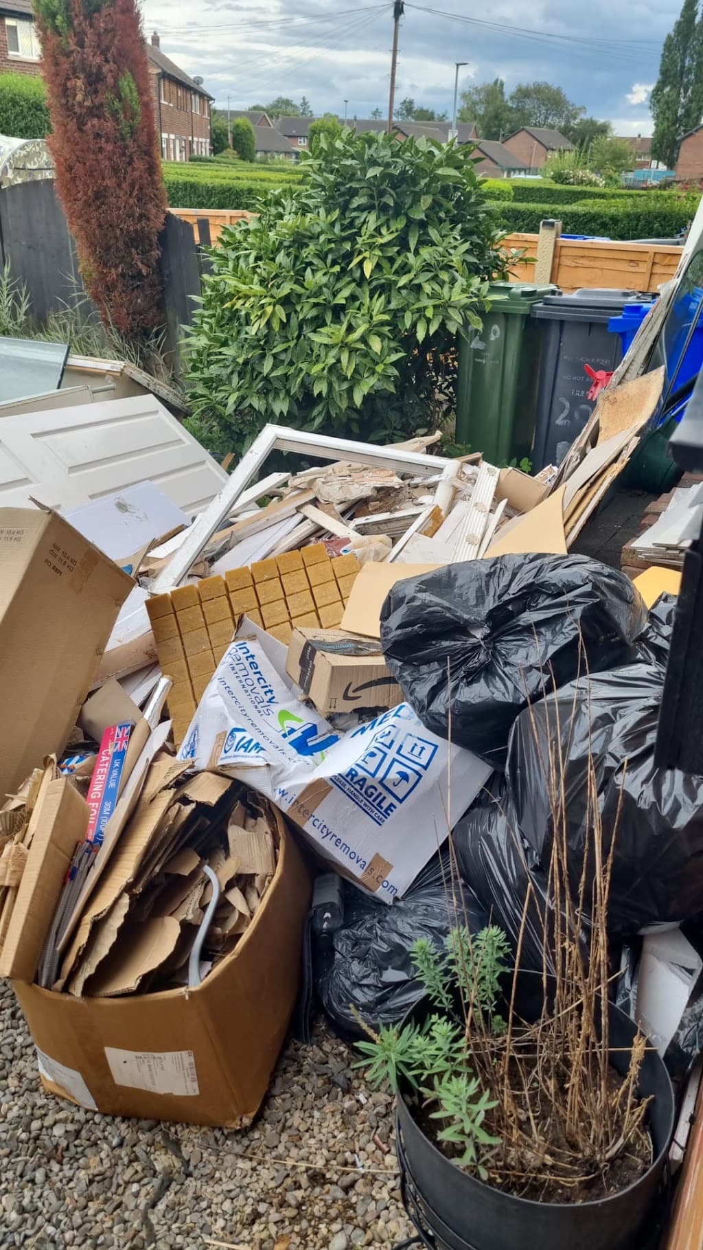GET RID RUBBISH REMOVALS AND HOUSE CLEARANCE . Rubbish removal Manchester. House clearance Manchester.